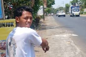 Hendak Hadiri Undangan Nikah Keluarga, Pasutri di Pasuruan Alami Kecelakaan Maut: Istri Tewas Dipelukan Suami