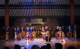 ---
Dua Dekade 24 Jam Menari di ISI Surakarta: Tari sebagai Ruang Inklusif Lintas Budaya
---