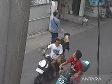 Dua Pria Diduga Siram Air Keras ke Pengendara Motor Listrik di Cengkareng