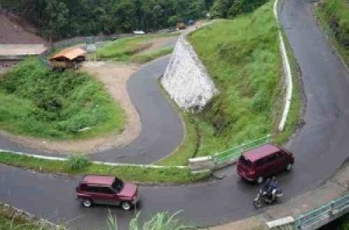 Pemerintah Agam Turunkan Alat Berat untuk Bersihkan Longsoran di Kelok 44