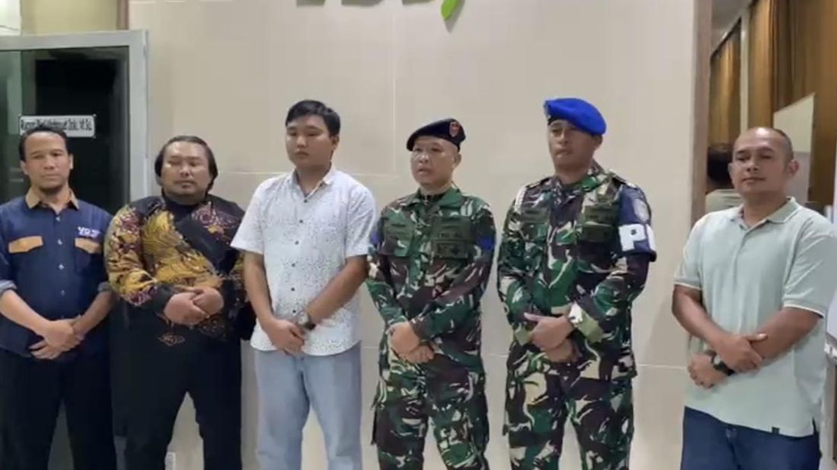 TNI AL Minta Maaf Usai Viral Karena Gebrak Ambulans di Surabaya