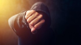 ---
Anggota TNI Diserang Setelah Diduga Menegur Seorang Ibu yang Memukul Anak di Stasiun Depok
---