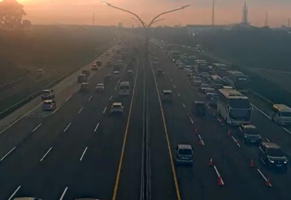 Pengaturan Lalu Lintas di Tol Japek Diperbarui untuk Mengantisipasi Kemacetan