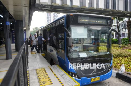 Transjakarta Klarifikasi Insiden Penumpang dan Sopir