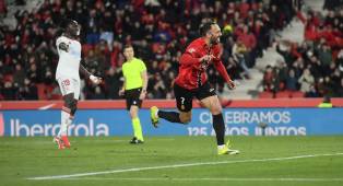 Barcelona Menilai Striker Berusia 31 Tahun Sebagai Opsi Cadangan