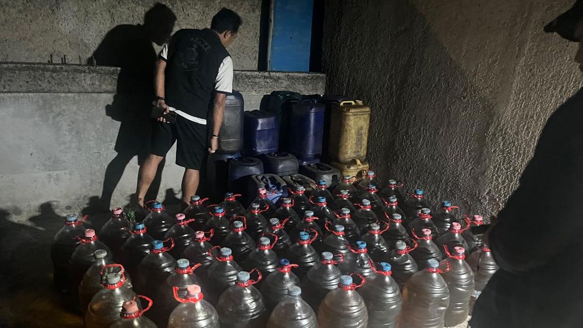 Penggerebekan Sindikat Penimbun Solar Subsidi di Bandung oleh Bareskrim