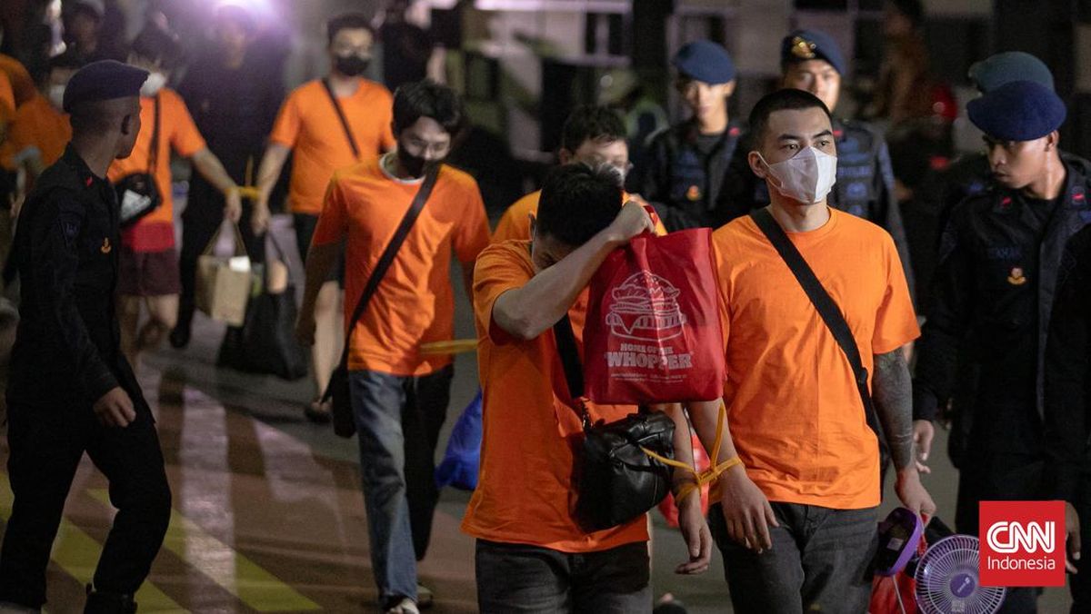 Pemeriksaan 40 WNA Terkait Sindikat Judi Online di Jakarta Barat