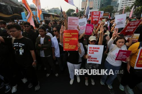 Pemerintah Yakin Mampu Atasi Karhutla Tanpa Bantuan Asing