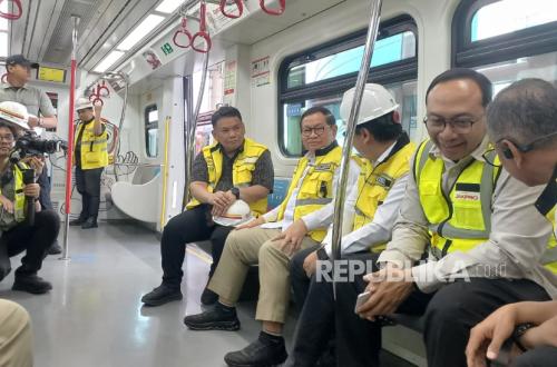 Pramono Anung Diskusikan Proyek LRT Jakarta dengan Sekretaris Kabinet