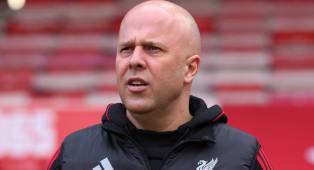 ---
Pemain Bintang Liverpool Tertarik Dengan Tawaran Transfer Musim Panas

---