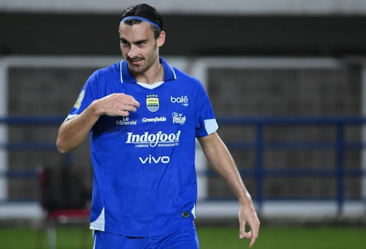 ---
Persib Siap Hentikan Ambisi Persija di Super League

---