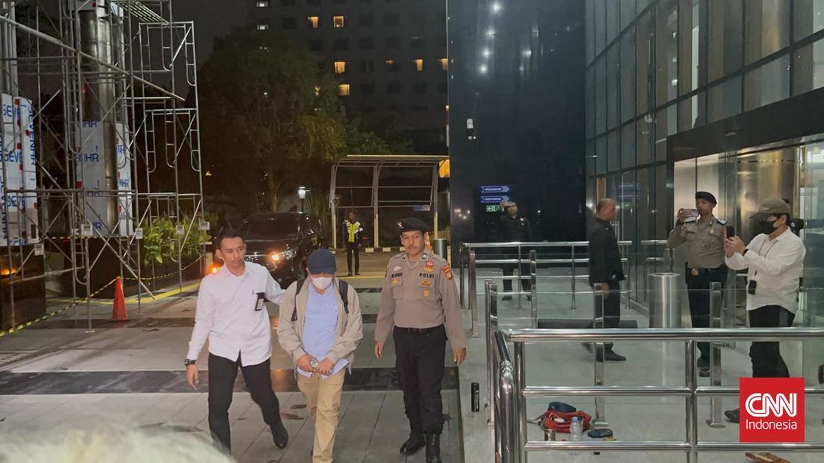 ---
Bupati Lombok Barat Tiba di KPK Usai Ditangkap dalam OTT

---