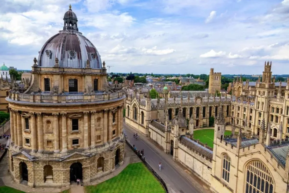Universitas Oxford yang Selama Hampir Enam Abad Menolak Penerimaan Mahasiswa