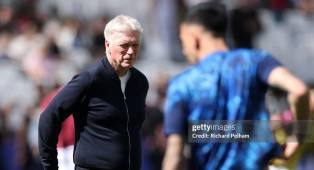 ---
David Moyes Mengungkapkan Kekhawatiran Terhadap Masalah Set-Piece Everton
---