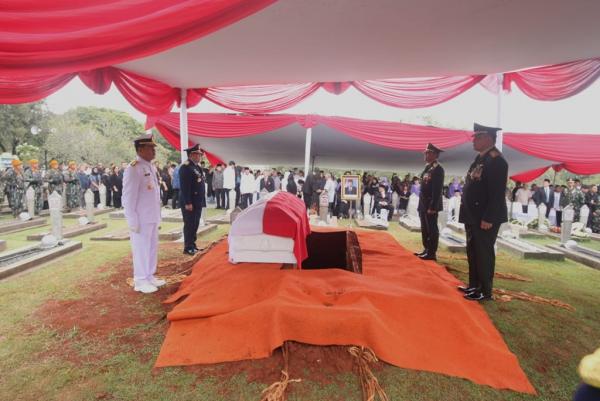 Upacara Pemakaman Jenazah Eks Menhan Juwono Sudarsono di TMP Kalibata: Mengenang Jasa dan Pengorbanan