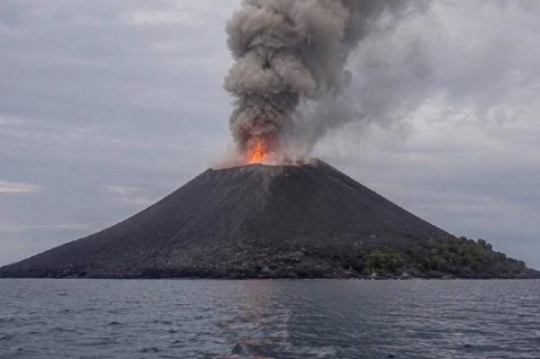 Manfaat Tersembunyi dari Abu Vulkanik bagi Tanah dan Ekosistem Laut