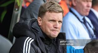 ---
Eddie Howe Tegaskan Komitmen Klub Meski Newcastle Menghadapi Kesulitan

---