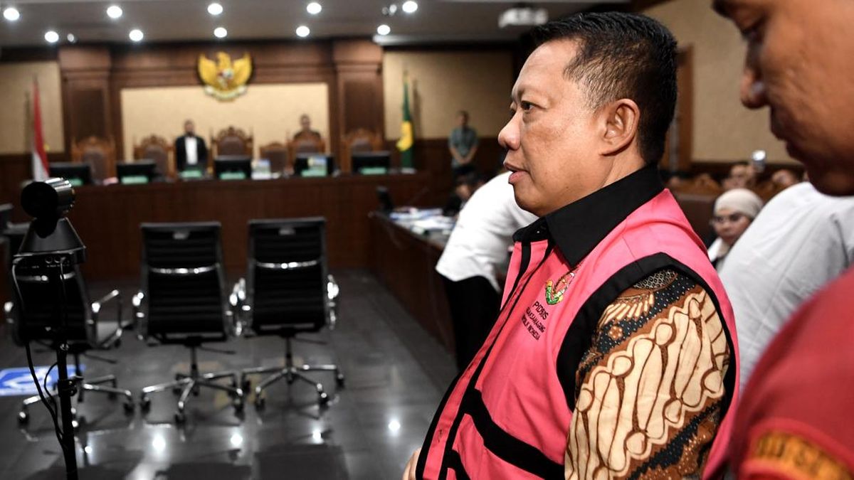 Eksepsi Febrie: Apakah Saya Akan Melakukan Korupsi Menjelang Pensiun?