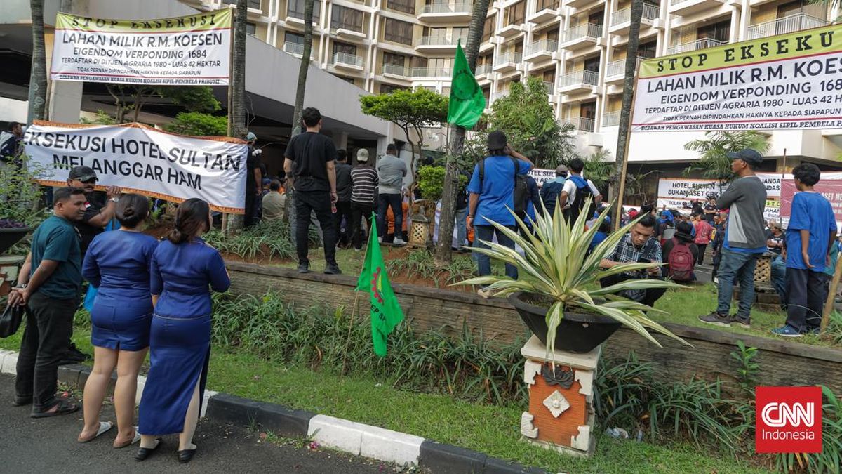 Aksi Penolakan Pengosongan Hotel Sultan di Jakarta