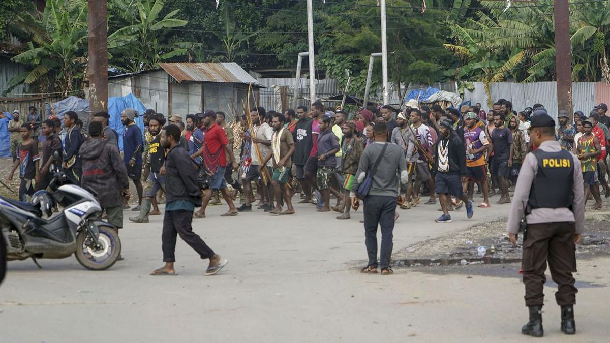 Gubernur John Tabo Serukan Penghentian Perang Suku di Papua Pegunungan