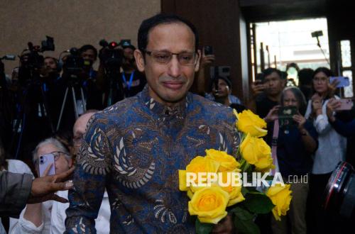 ---
Hotman Paris Sarankan Nadiem Fokus pada Kasus Hukum, Bukan Menangis

---