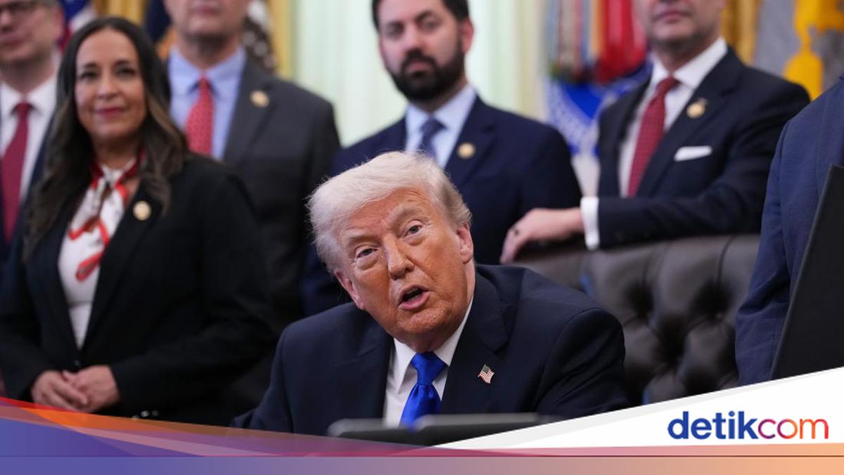 ---
Iran Tantang Trump Pilih Antara Kesepakatan Buruk atau Operasi Militer yang Mustahil
---