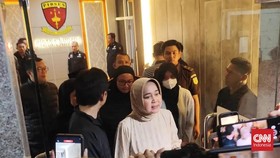 ---
Istri Arinal, Mantan Gubernur Lampung, Berikan Pernyataan Terkait Status Tersangka

---