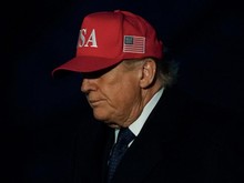 ---
Isu Kontroversial Terkait Trump dan Kode Nuklir

---