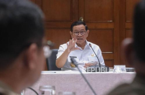 Perbaikan Jalan Amblas di Pulogadung Masih Menunggu Tindakan