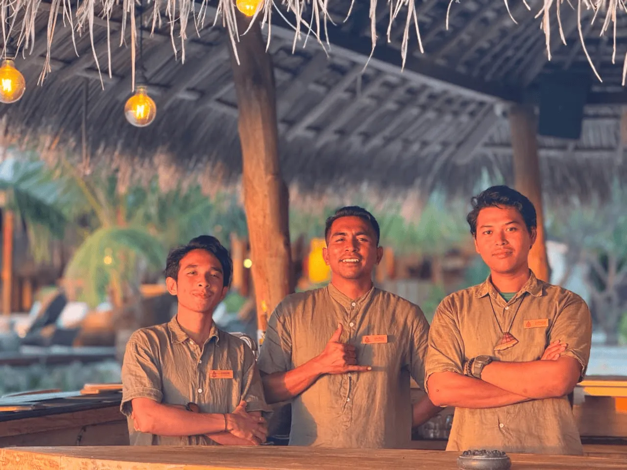 Jejak Alumni Vokasi UNAIR dalam Karier di Lokasi Selancar Terkenal Dunia