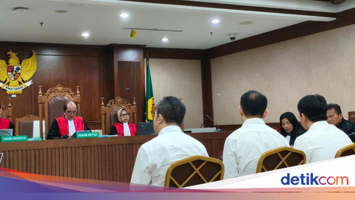 Tiga Pimpinan Blueray Cargo Didakwa Suap Pejabat Bea Cukai Sebesar Rp 63,1 Miliar