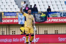---
Julukan 'Kakek' Menjadi Kekuatan, Lucas Frigeri Tampil Gemilang di Arema FC

---