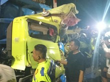 ---
Kereta Dhoho di Blitar Tabrak Truk Setelah Mogok di Perlintasan

---