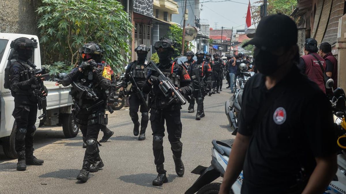 Penggerebekan di Kampung Boncos: Empat Tersangka Ditangkap dan Enam Lapak Narkoba Dimusnahkan