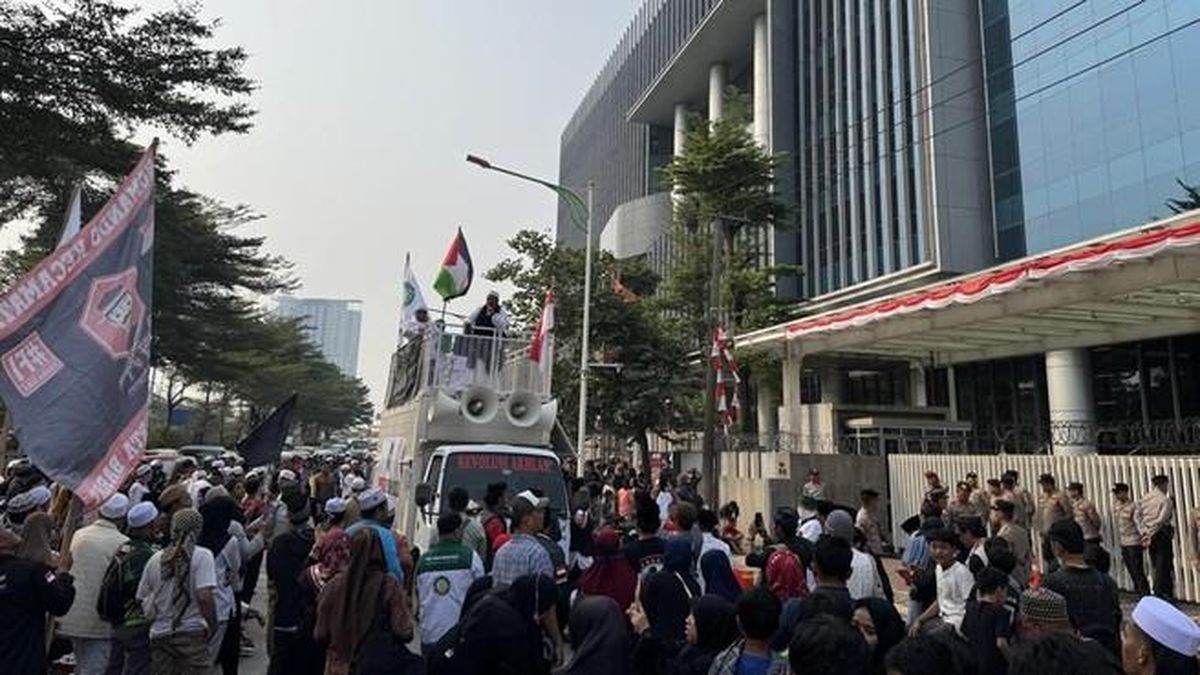 Aksi Unjuk Rasa di Depan Kantor OT Terkait Tantangan Miras, Manajemen Minta Maaf