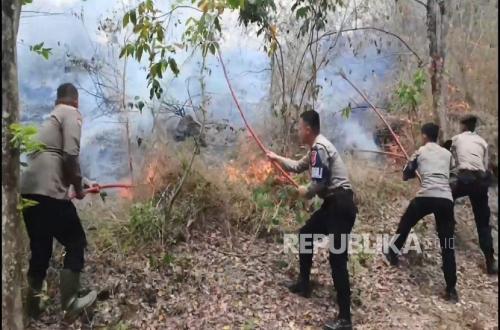Kebakaran Gunung Ciremai Terkendali, Proses Pendinginan Masih Berlanjut