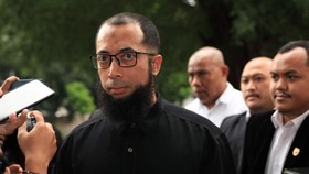 ---
Khalid Basalamah Hadiri Panggilan KPK Terkait Kasus Kuota Haji

---