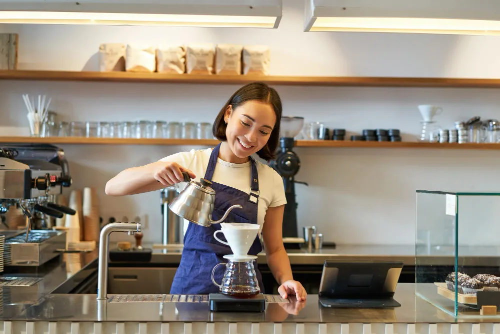Gaji Barista Cafe: Perbandingan Antara Pekerja Paruh Waktu dan Penuh Waktu