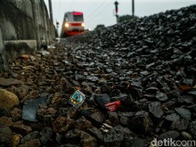 Kondom Ditemukan di Rel Jatinegara, Diduga Menjadi Pusat Aktivitas Prostitusi
