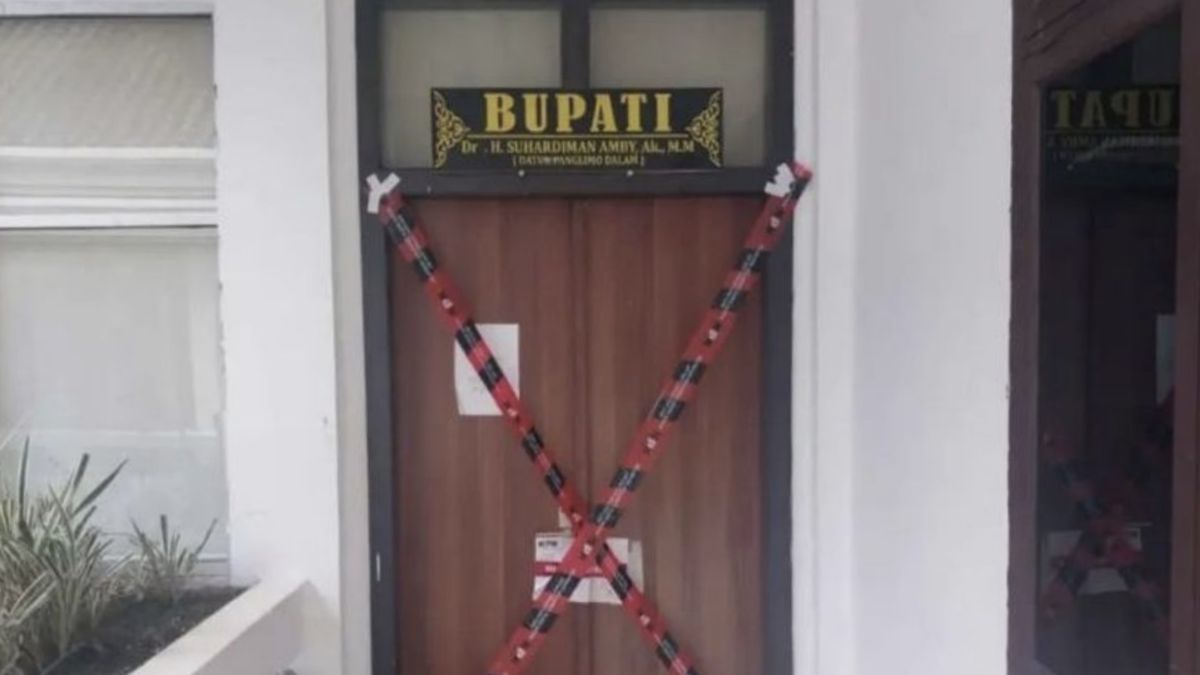 KPK Mengingatkan Bupati dan Sekda Kuansing untuk Menyerahkan Diri
