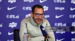 Liam Rosenior Upayakan Keseimbangan Taktik Chelsea Menjelang Pertandingan Melawan Manchester City