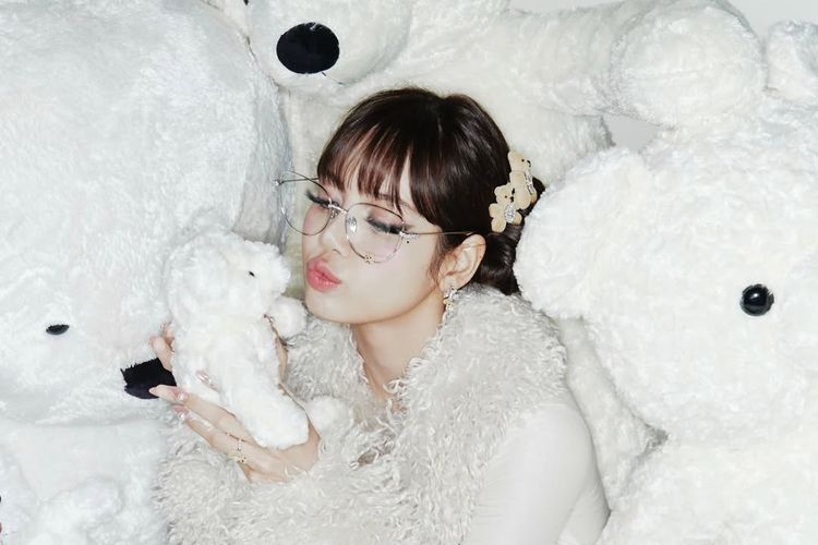 Lisa BLACKPINK Merayakan Ulang Tahun ke-29 dengan Gaya Unik dan Penuh Gemas