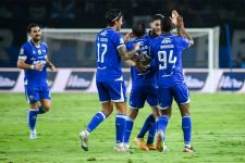 ---
Pertarungan Sengit: Persib Bandung vs Arema FC dalam Perebutan Puncak Klasemen

---