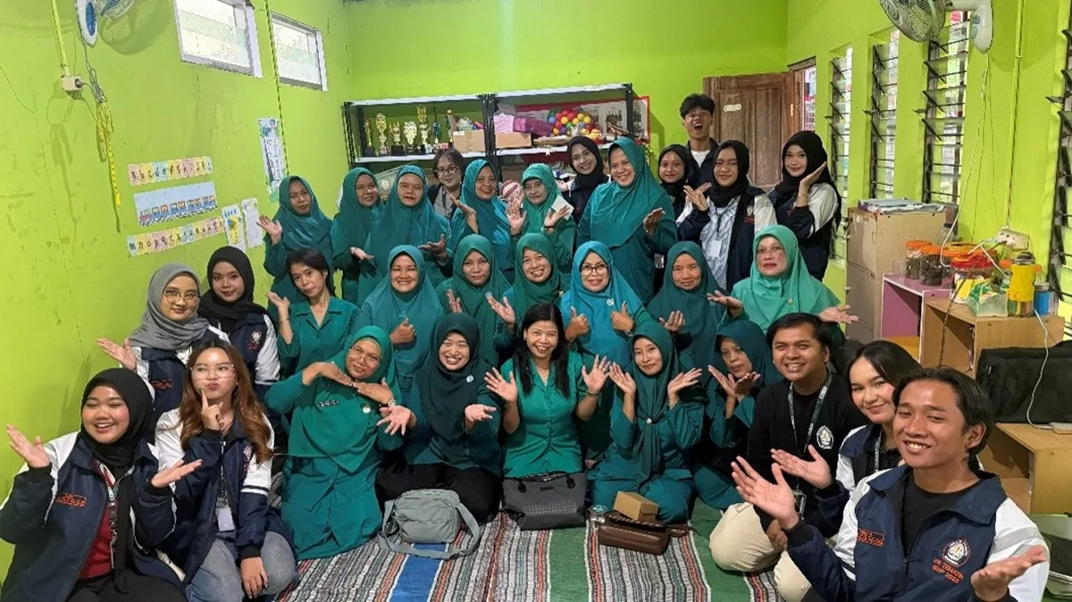 Transformasi Lahan Kosong Menjadi Kebun Hias oleh Mahasiswa KKN-T Undip dan Ibu-Ibu PKK Pudakpayung