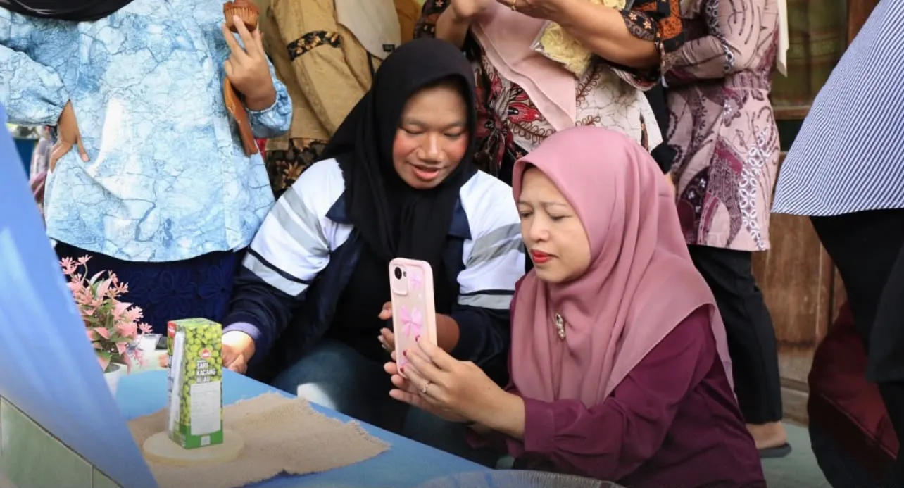 Mahasiswa KKN Undip Tim II 2025/2026 Tingkatkan Digitalisasi UMKM di Desa Karangmulyo