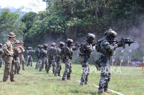 Latihan Bersama Marinir TNI AL, AS, Jepang, dan Korsel di Teluk Pandan