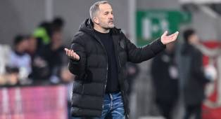 Kemenangan Dramatis di BayArena, Manuel Baum Apresiasi Kinerja Augsburg