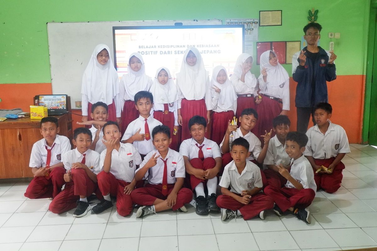 Menggali Nilai-Nilai Positif dari Budaya Sekolah Jepang, Mahasiswa KKN UNDIP Berikan Edukasi Kedisiplinan kepada Siswa SD