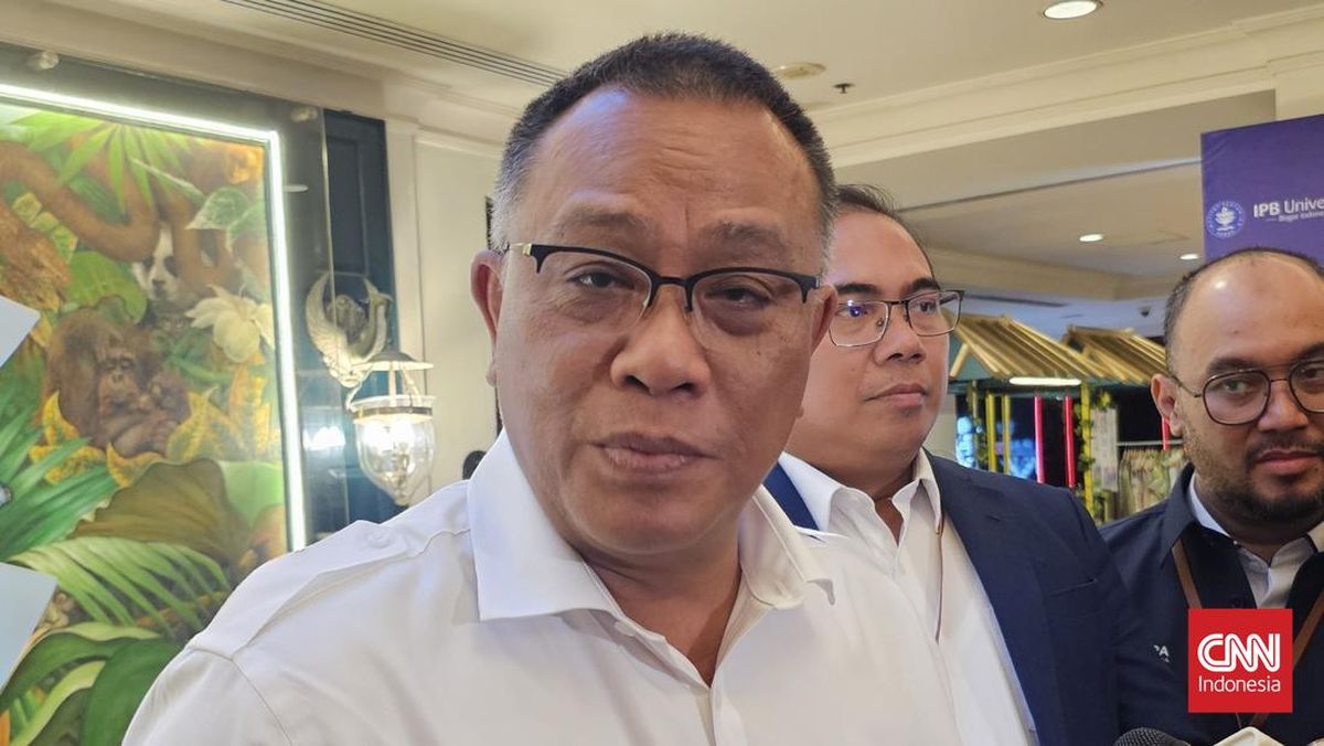 Menteri Lingkungan Hidup Jumhur Hidayat Serukan Penghentian Perusakan Lingkungan