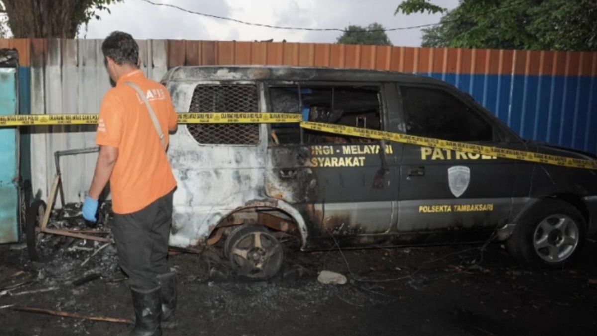Mobil Patroli Polisi Terbakar di Surabaya, Satu Orang Ditangkap